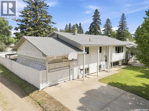 1009 East Ctr, Saskatoon, SK, S7J3A2 | Card Image