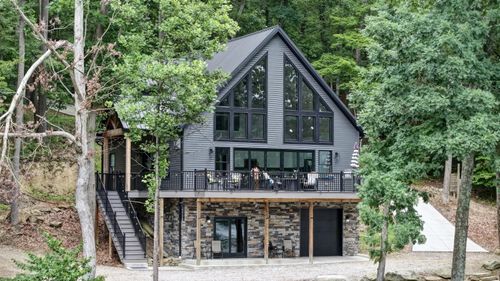 3190 E Buckhorn Dr, Millersburg, OH, 44654-9556 | Card Image