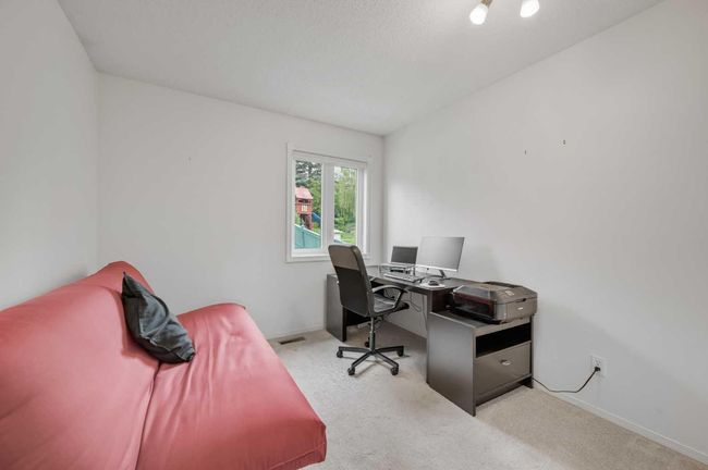 2815 Signal Hill Dr Sw, House other with 3 bedrooms, 3 bathrooms and 4 parking in Calgary AB | Image 22