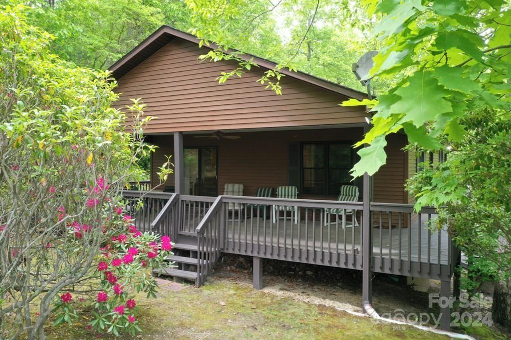 Hemlock Trl, Hendersonville, NC 28739