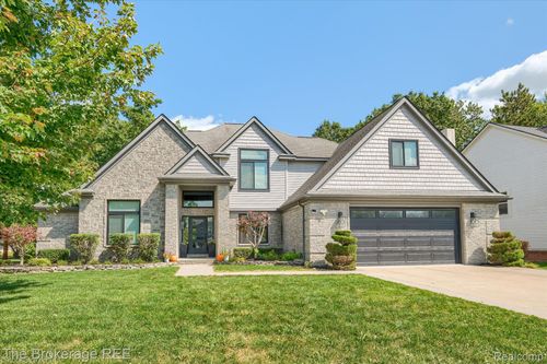 5239 Farmridge Ln, Grand Blanc, MI, 48439-9042 | Card Image