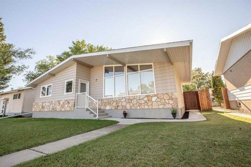 418 15 Street E, Drumheller, AB, T0J0Y5 | Card Image