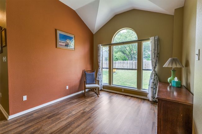 6614 Bramber Ln, House other with 3 bedrooms, 2 bathrooms and 2 parking in Austin TX | Image 6
