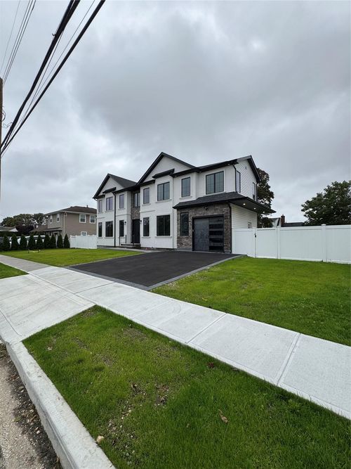 189 Broadway, Bethpage, NY, 11714-4418 | Card Image