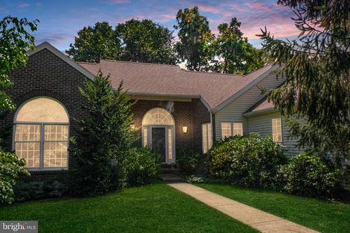 128 Colonial Ct, STATE COLLEGE, PA, 16801-7677 | Card Image