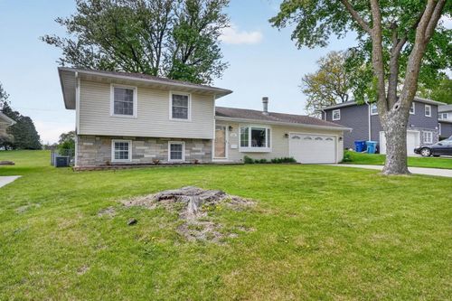 2786 Crestline Ave, Waterloo, IA, 50702-5811 | Card Image