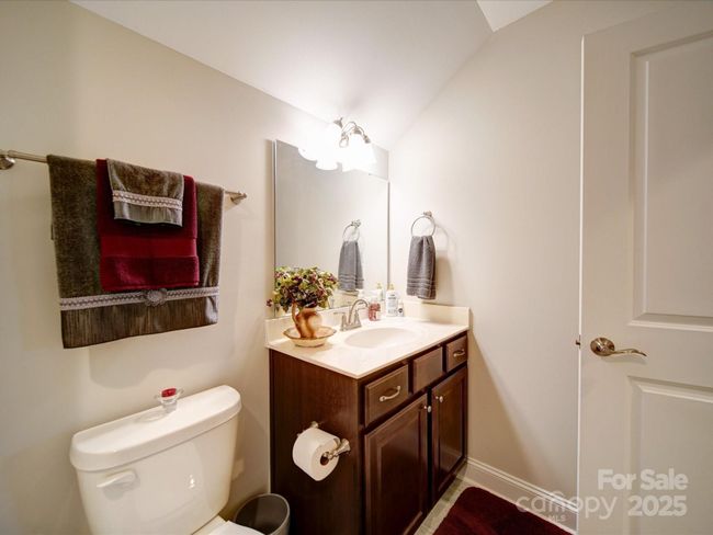 Upstairs Bath | Image 24