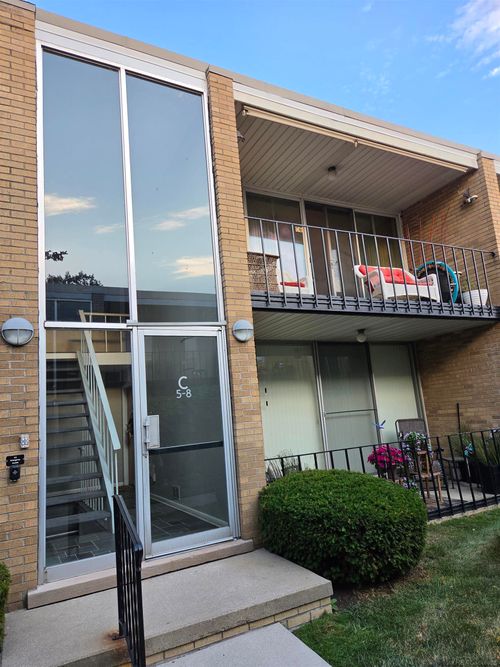 28111 Jefferson Ave, Saint Clair Shores, MI, 48081-1338 | Card Image