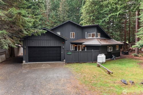 16028 Crystal Dr E, Enumclaw, WA, 98022-8047 | Card Image