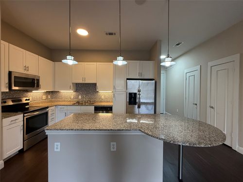 1-306-801 N Bishop Ave, Dallas, TX, 75208-4208 | Card Image