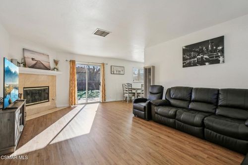546 E Nugent St, Lancaster, CA, 93535-3117 | Card Image