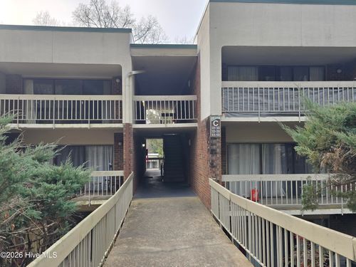 306-500 Umstead Dr, Chapel Hill, NC, 27516-1612 | Card Image