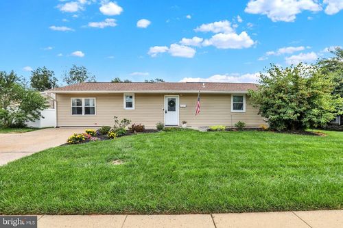 42 Burning Bush Ln, LEVITTOWN, PA, 19054-2806 | Card Image