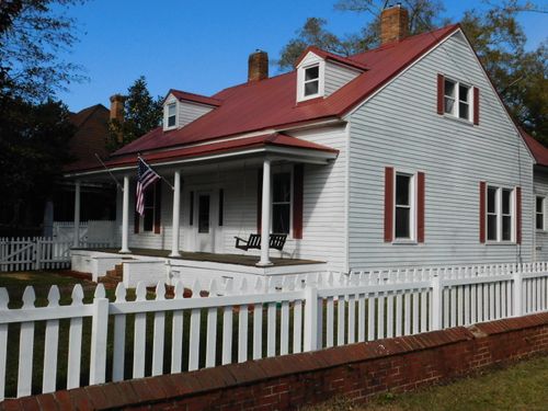 324 E Church St, Laurinburg, NC, 28352-3856 | Card Image