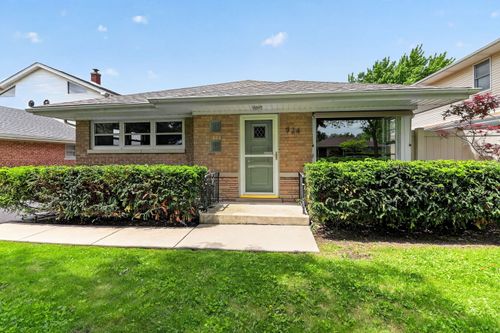924 S Hillcrest Ave, Elmhurst, IL, 60126-5311 | Card Image