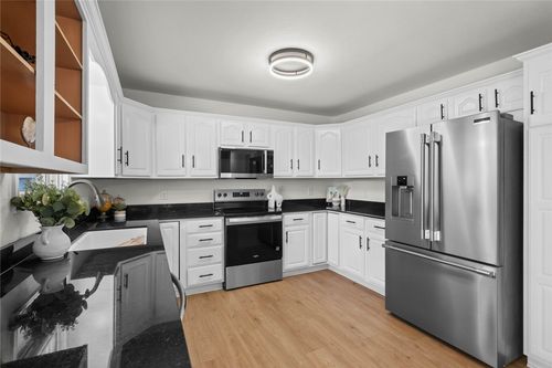 18 Gillingham Dr, Bella Vista, AR, 72715-5323 | Card Image