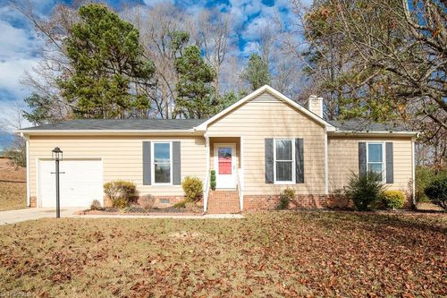 627 Woodland Cir, Asheboro, NC, 27203-4583 | Card Image