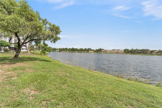 APT-208 - 8560 N Sherman Cir, Condo with 2 bedrooms, 2 bathrooms and null parking in Miramar FL | Image 16