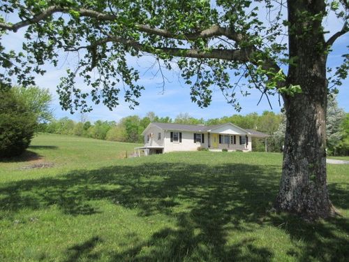 11694 Hurricane Creek Rd, Mc Ewen, TN, 37101-4335 | Card Image