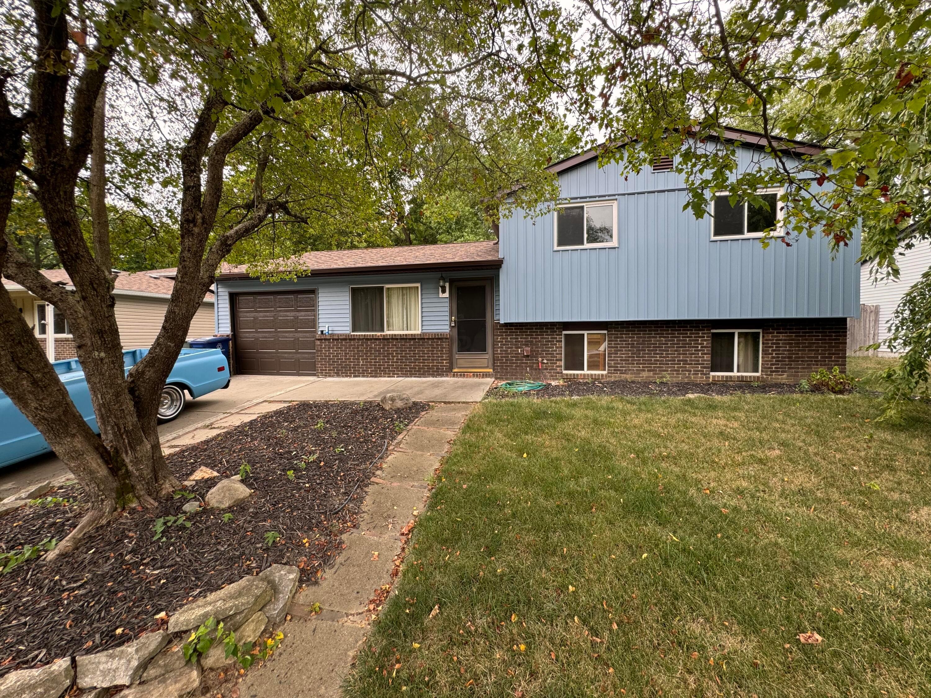 Chanterwood Dr, Columbus, OH 43231