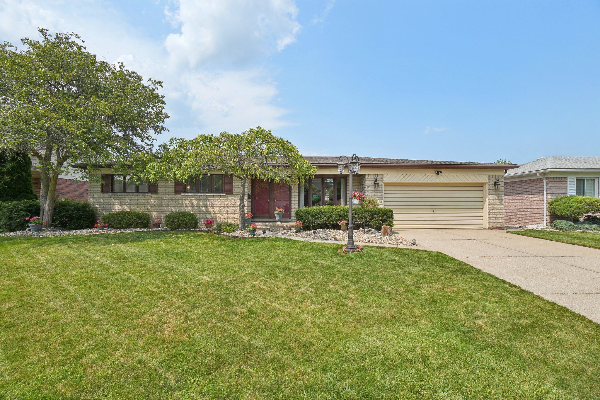 Lavon St, Saint Clair Shores, MI 48081