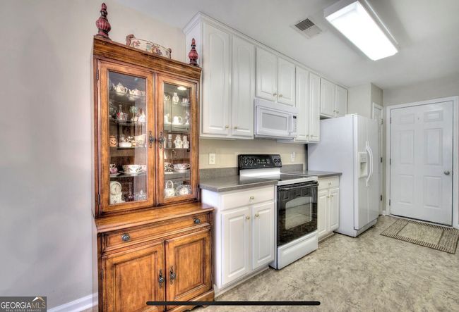 201 Brookstone Dr Sw, House other with 3 bedrooms, 2 bathrooms and 2 parking in Calhoun GA | Image 15