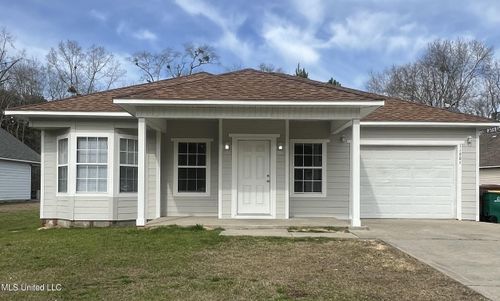 11601 Oaklane Dr, Gulfport, MS, 39503-3681 | Card Image