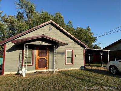 211 Nw 5th Street, House other with 3 bedrooms, 1 bathrooms and null parking in Checotah OK | Image 1