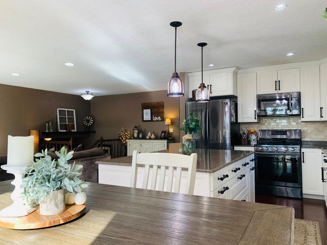 Dining Room/Kitchen | Image 11
