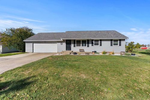 208 8th St, Gridley, IL, 61744-9248 | Card Image