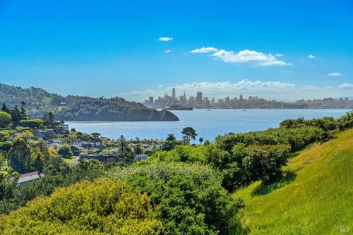 121 Red Hill Cir, Tiburon, CA, 94920-1711 | Card Image