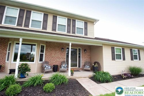 576 Batts Switch Rd, Nazareth, PA, 18064-9330 | Card Image