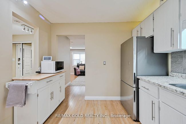 10 Cupola Crt, House attached with 4 bedrooms, 2 bathrooms and 4 parking in Brampton ON | Image 12