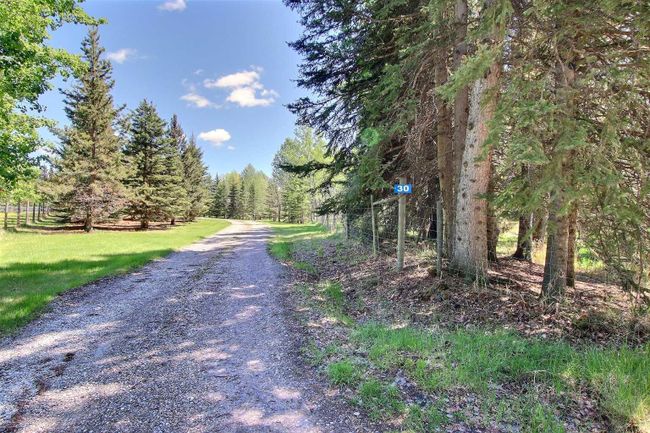 30-5139 27 Highway, Home with 5 bedrooms, 3 bathrooms and 4 parking in Rural Mountain View County AB | Image 2