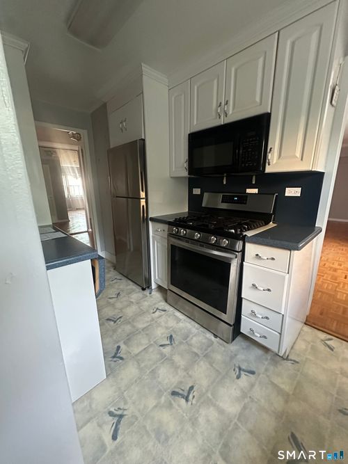 2k-31 Woodland St, Hartford, CT, 06105-4335 | Card Image