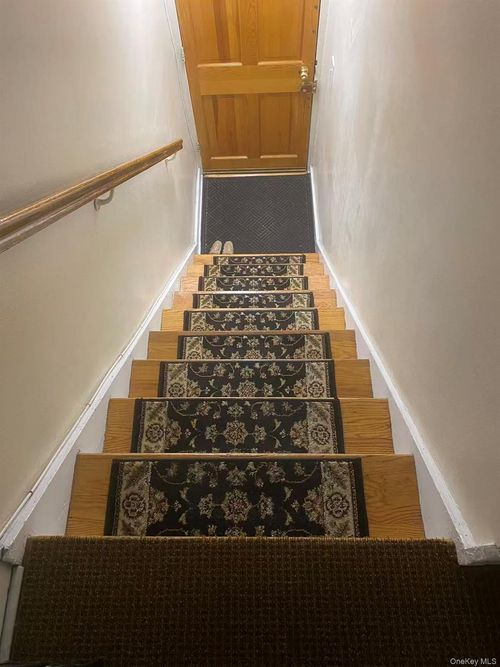 b-6912 138th St, Kew Garden Hl, NY, 11367-1632 | Card Image