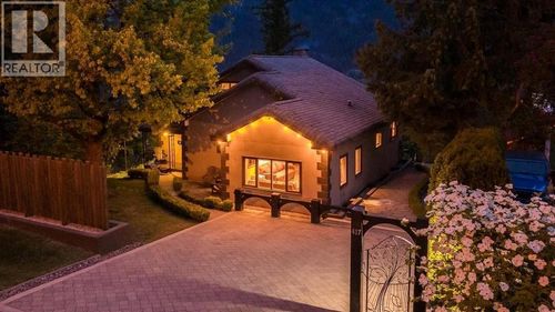 417 Hamilton Ave, Nelson, BC, V1L3G1 | Card Image