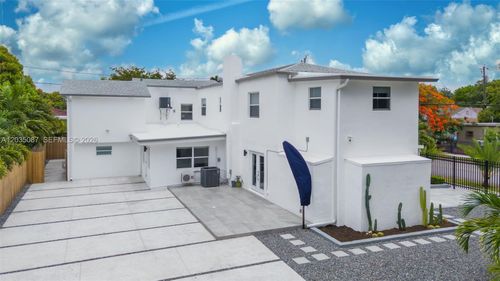 590 Sw 23rd Ave, Miami, FL, 33135-3118 | Card Image