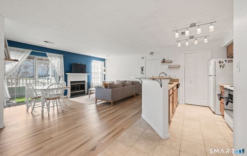 11-1 Forest Glen Cir, Middletown, CT, 06457-6602 | Card Image