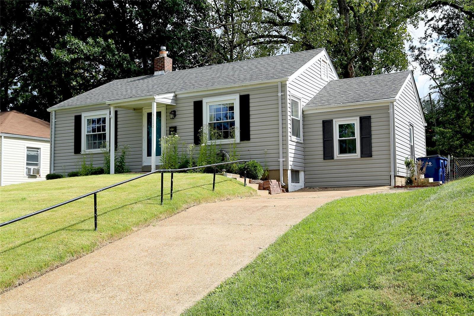 Ronald Dr, Saint Ann, MO 63074
