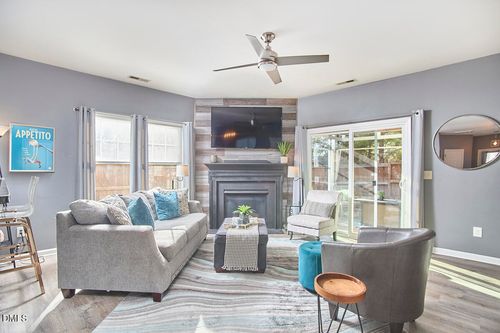 176 Breezemont Dr, Fuquay Varina, NC, 27526-5536 | Card Image