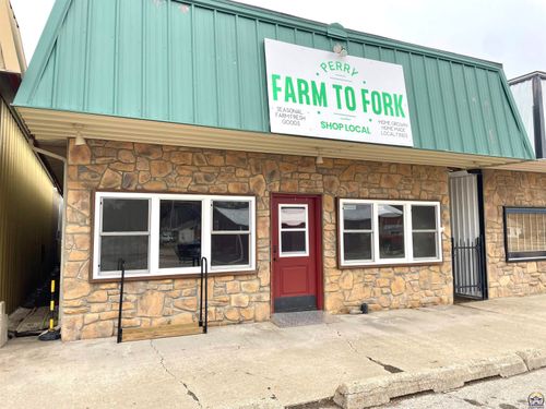 605 Cedar St, Perry, KS, 66073-4357 | Card Image