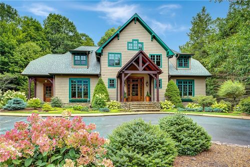 201 Grandwood Ln, Blowing Rock, NC, 28605-6402 | Card Image