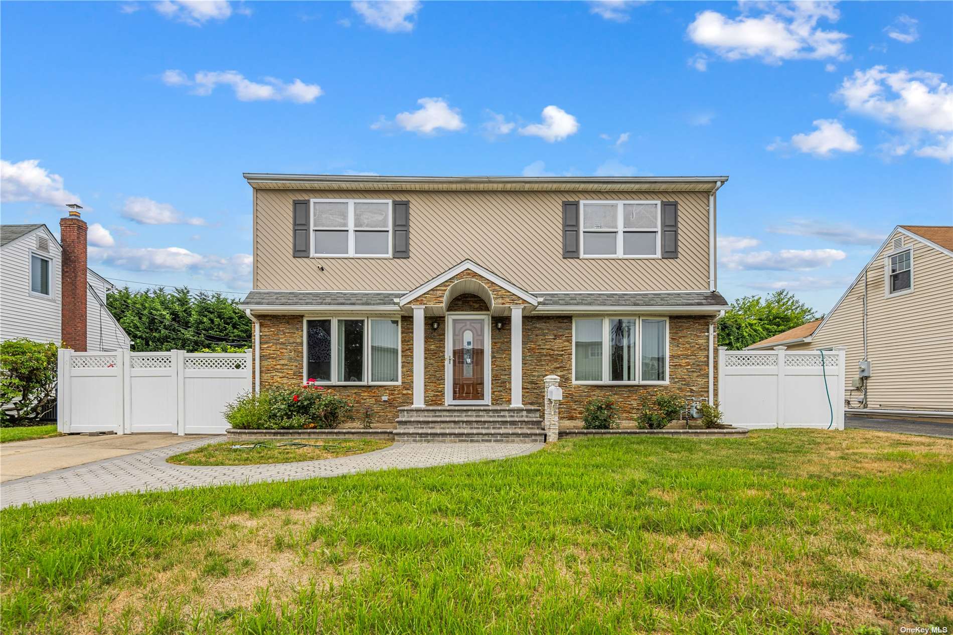 Stratford Dr, East Meadow, NY 11554