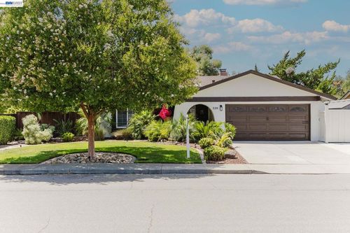220 Yosemite Dr, Livermore, CA, 94551-2427 | Card Image
