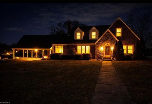 1919 Westfield Rd, Mount Airy, NC, 27030-9582 | Card Image