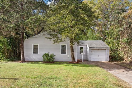 8227 Andrew Ln, Norfolk, VA, 23505-1611 | Card Image