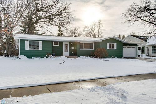 106 Woodland Drive N, Fargo, ND, 58102 | Card Image