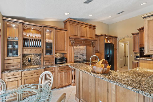 815 Sw Rustic Cir, House other with 3 bedrooms, 2 bathrooms and null parking in Stuart FL | Image 9