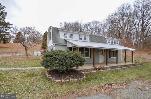 21 W Adams Lane, ALBURTIS, PA, 18011 | Card Image